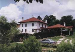 Rayski kat House